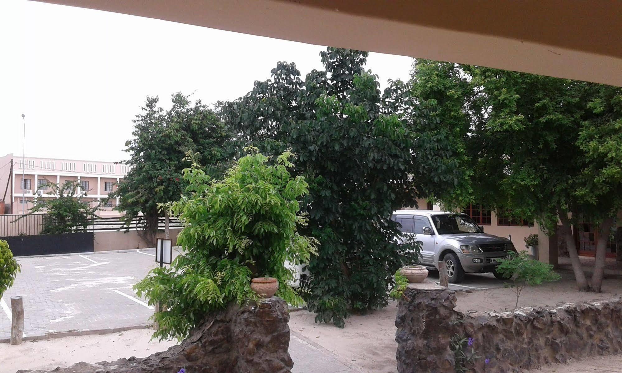 Larissa Hotel Maun Exterior photo